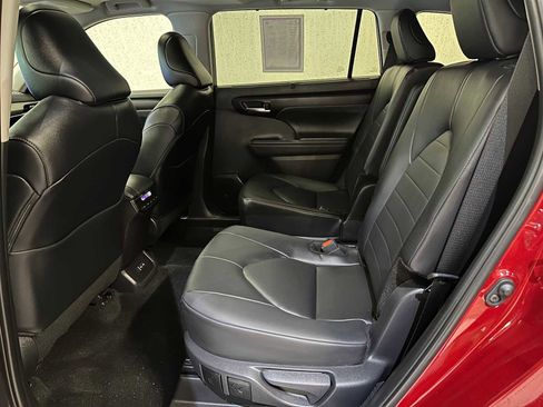 Certified 2025 Toyota Highlander XLE AWD/4WD image 23
