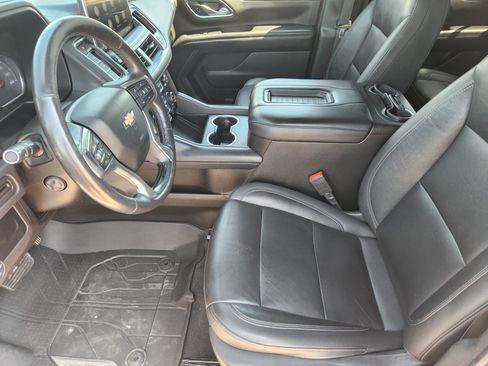 Used 2021 Chevrolet Suburban LT w/ Luxury Package RWD image 13