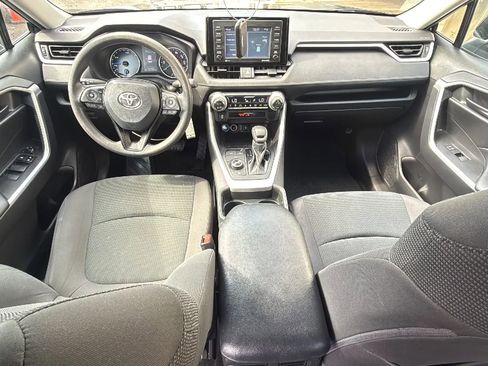 Used 2021 Toyota RAV4 LE image 30