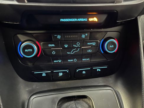 Used 2020 Ford Transit Connect XLT image 20