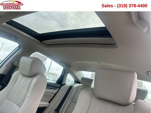 Used 2018 Honda Accord Touring image 17