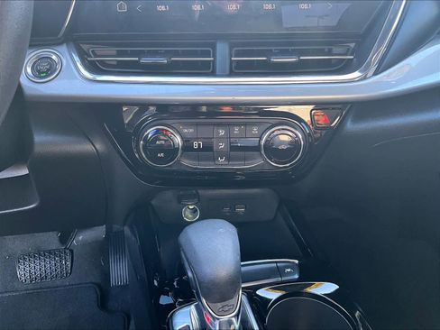 Used 2025 Chevrolet Trax LT image 27