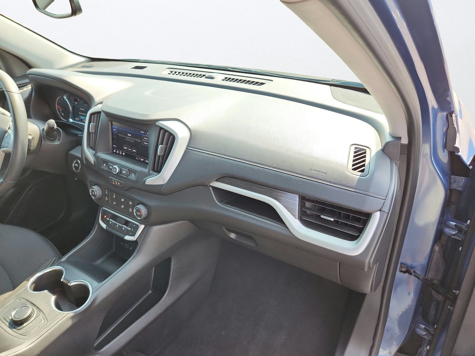 Used 2024 GMC Terrain SLE AWD/4WD image 23