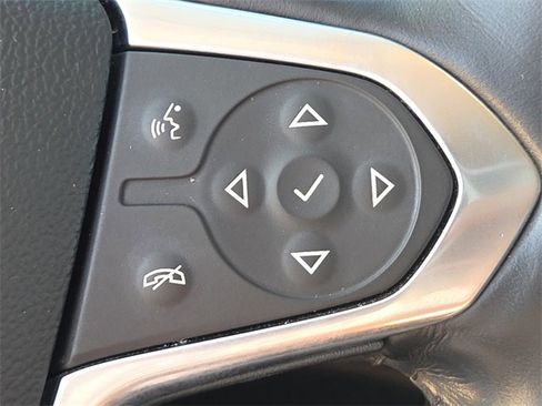 Used 2021 Chevrolet Traverse RS image 27