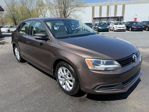 Used 2011 Volkswagen Jetta SE image 3