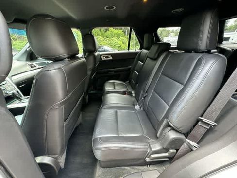 Used 2014 Ford Explorer XLT w/ Equipment Group 202A AWD/4WD image 18