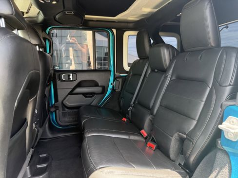 Used 2020 Jeep Wrangler Unlimited Sahara AWD/4WD image 16
