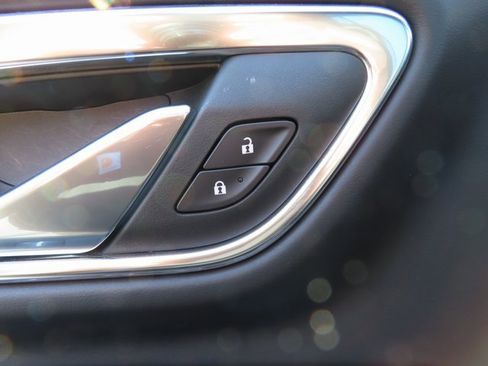 Certified 2023 Chevrolet Suburban High Country image 12