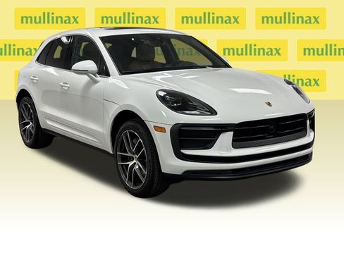 Used 2024 Porsche Macan image 2