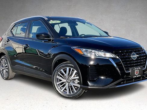 Used 2024 Nissan Kicks SV image 2