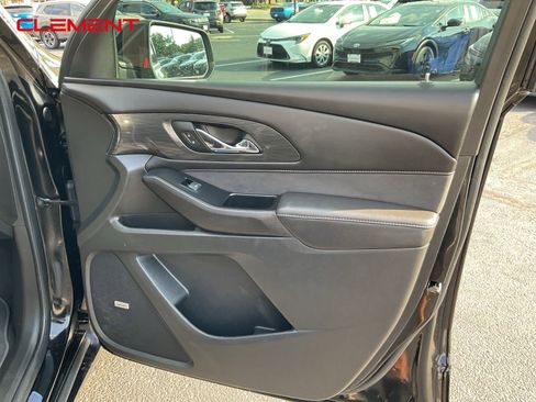 Used 2023 Chevrolet Traverse High Country image 35