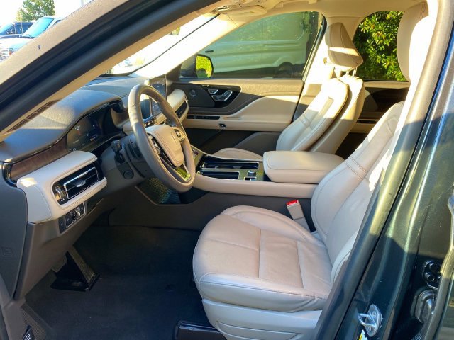 Used 2022 Lincoln Aviator Reserve w/ Equipment Group 201A AWD/4WD image 11