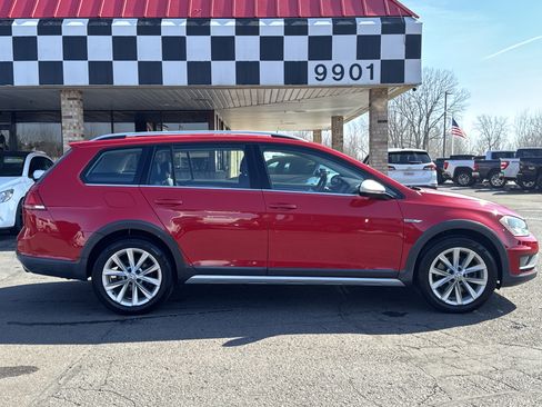 Used 2017 Volkswagen Golf Alltrack S image 12