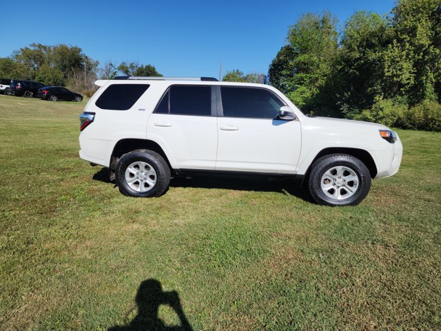 Used 2020 Toyota 4Runner SR5 AWD/4WD image 2