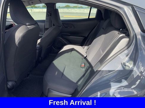 Used 2025 Toyota Prius Plug-In Hybrid image 11