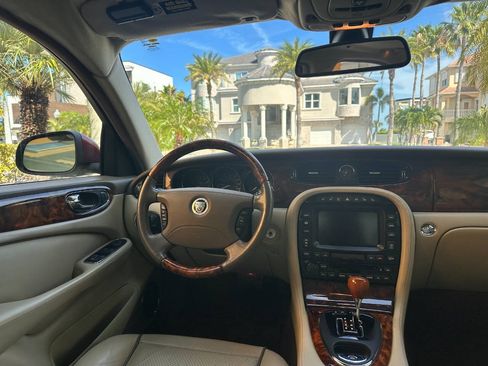 Used 2008 Jaguar XJ8 RWD image 12