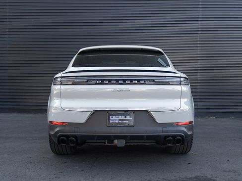 Certified 2025 Porsche Cayenne E-Hybrid Coupe AWD/4WD image 30