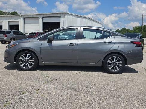 Used 2025 Nissan Versa SV FWD image 2