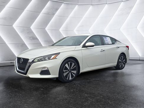 Used 2022 Nissan Altima 2.5 SV image 1