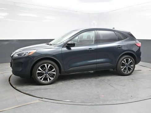Used 2022 Ford Escape SE w/ SE Sport Appearance Package AWD/4WD image 3
