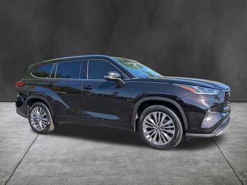 Used 2020 Toyota Highlander Platinum image 2