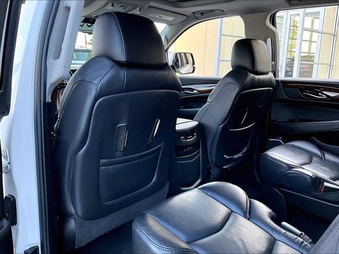 Used 2020 Cadillac Escalade ESV Premium Luxury AWD/4WD image 31