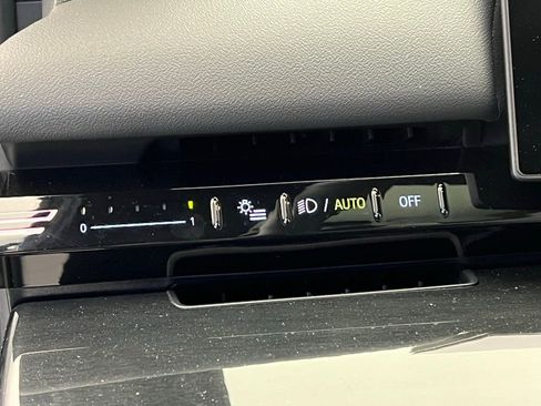 Certified 2025 BMW 530i w/ Premium Package image 19