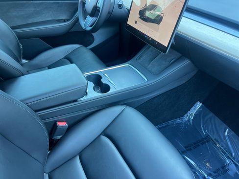 Used 2023 Tesla Model Y Performance image 16