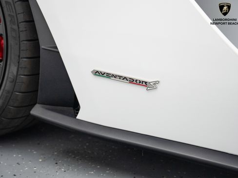 Used 2019 Lamborghini Aventador S image 6