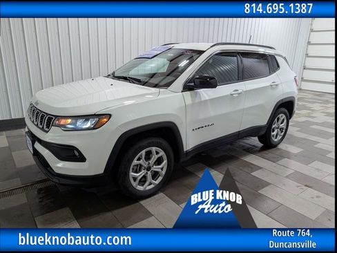 Used 2025 Jeep Compass Latitude AWD/4WD image 1