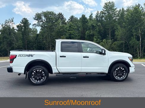 Used 2022 Nissan Titan PRO-4X w/ Pro-4x Convenience Package AWD/4WD image 5