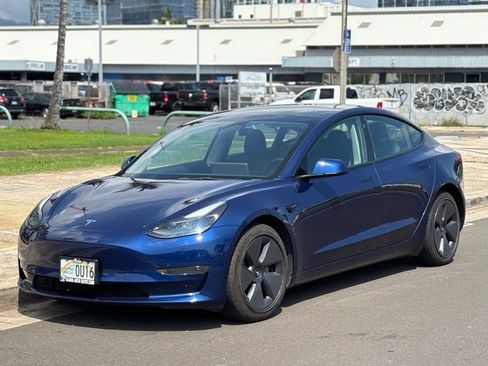Used 2023 Tesla Model 3 Standard Range RWD image 2