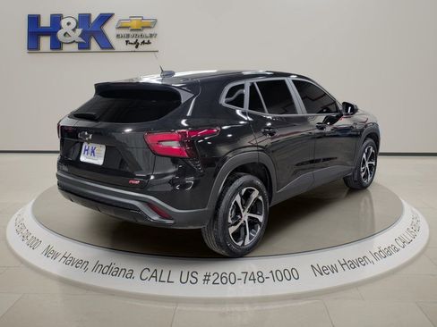 Used 2024 Chevrolet Trax RS FWD image 6