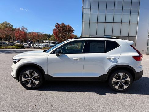 Certified 2026 Volvo XC40 B4 Plus w/ Climate Package FWD image 2