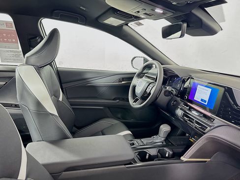 New 2026 Toyota Camry SE FWD image 32