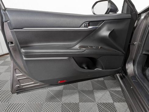 Used 2022 Toyota Camry SE image 11