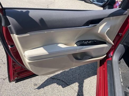 Used 2020 Toyota Camry XLE FWD image 20