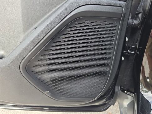 Used 2024 Chevrolet Traverse LT image 16