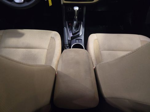 Used 2018 Toyota Corolla LE FWD image 21