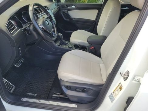 Used 2021 Volkswagen Tiguan SE R-Line AWD/4WD image 10