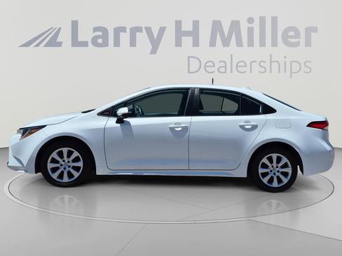 Used 2024 Toyota Corolla LE FWD image 2