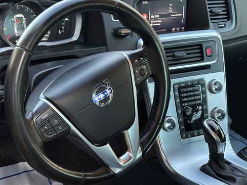 Used 2018 Volvo S60 T5 Dynamic image 13