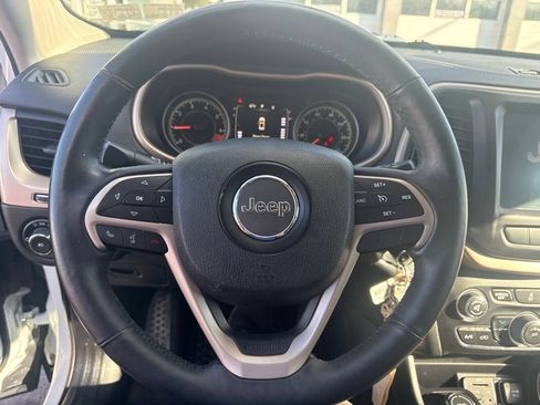 Used 2015 Jeep Cherokee Latitude w/ Cold Weather Group AWD/4WD image 10