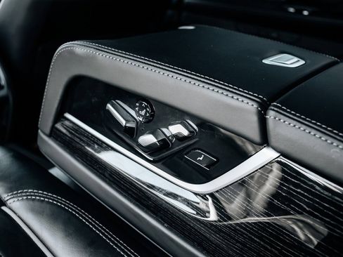Used 2022 BMW 750i xDrive w/ M Sport Package AWD/4WD image 41