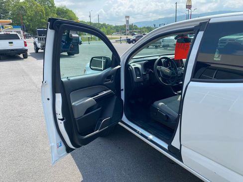 Used 2020 Chevrolet Colorado W/T w/ WT Convenience Package image 7
