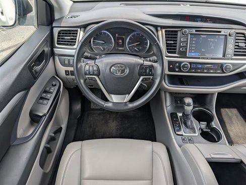 Used 2019 Toyota Highlander XLE image 8