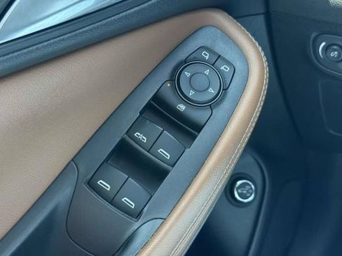 Used 2020 Buick Encore GX Essence FWD image 17