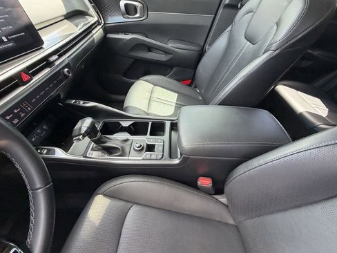 Used 2025 Kia Sorento S FWD image 19