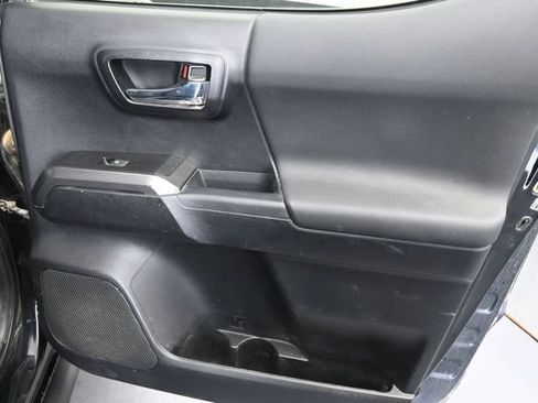 Used 2019 Toyota Tacoma TRD Sport w/ Technology Package AWD/4WD image 31