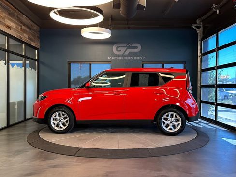 Used 2025 Kia Soul LX w/ LX Technology Package FWD image 6